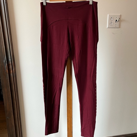 Maha Devi Design - Cherokee bamboo leggings with studs - Picture 2 of 6